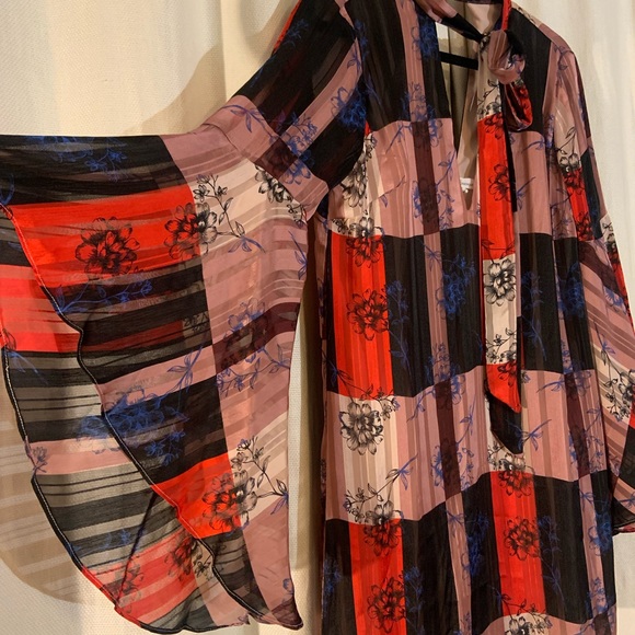 BCBG flowy top/ short dress with v neck and ties - Picture 3 of 6